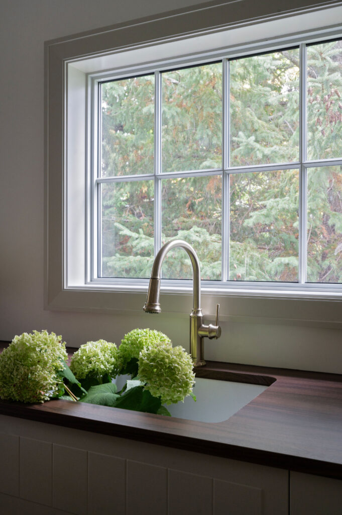 laundry-design-uxbridge-wood-countertops-apron-sink-view